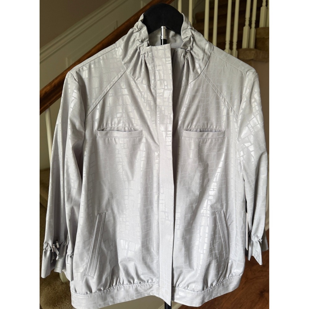Zenergy by Chico's Gray Crocodile Embossed Zip Up Jacket Mock Neck Size 1 M